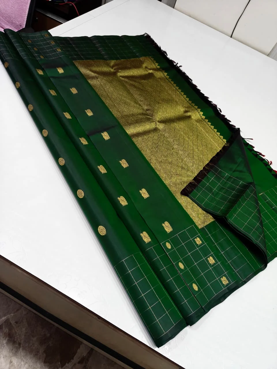 Bottle Green and Magenta Contrast Border Premium Traditional Saree with Rich Pallu